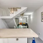 An Amazing 2br With A Special Private Rooftop By 360 Estates Dom wakacyjny *