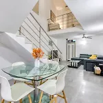 Dom wakacyjny An Amazing 2br With A Special Private Rooftop By 360 Estates