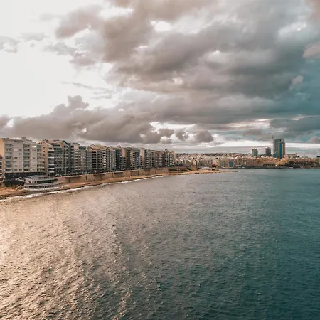 Dom wakacyjny An Amazing 2br With A Special Private Rooftop By 360 Estates Sliema