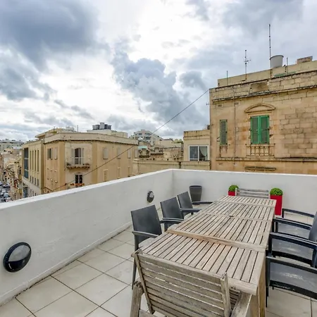 An Amazing 2br With A Special Private Rooftop By 360 Estates *