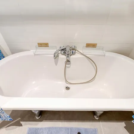 An Amazing 2br With A Special Private Rooftop By 360 Estates 斯利马