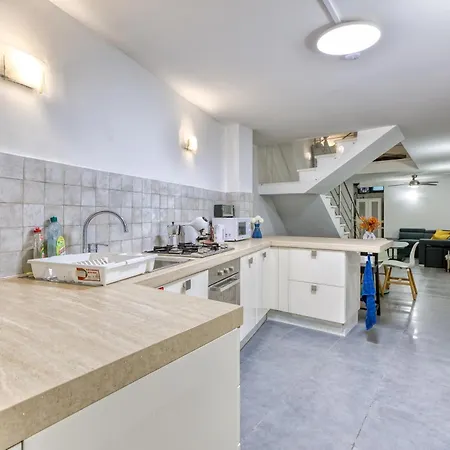 An Amazing 2br With A Special Private Rooftop By 360 Estates 度假居 斯利马