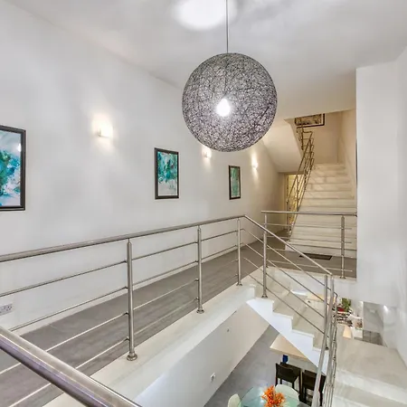 An Amazing 2br With A Special Private Rooftop By 360 Estates بيت للعطل سليمة