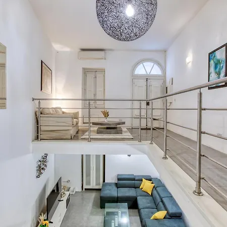 An Amazing 2br With A Special Private Rooftop By 360 Estates スリーマ