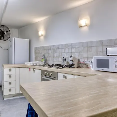 An Amazing 2br With A Special Private Rooftop By 360 Estates 斯利马