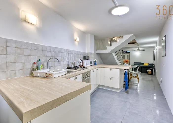 An Amazing 2br With A Special Private Rooftop By 360 Estates 펜션 슬리에마