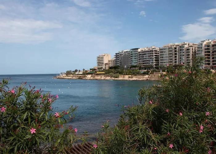 An Amazing 2br With A Special Private Rooftop By 360 Estates 슬리에마