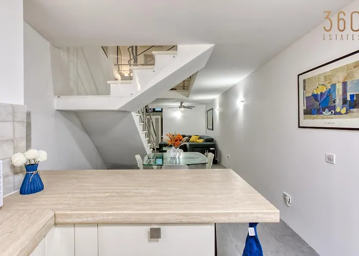 An Amazing 2br With A Special Private Rooftop By 360 Estates 펜션 *