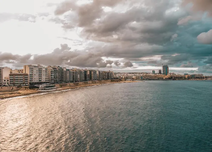 펜션 An Amazing 2br With A Special Private Rooftop By 360 Estates 슬리에마