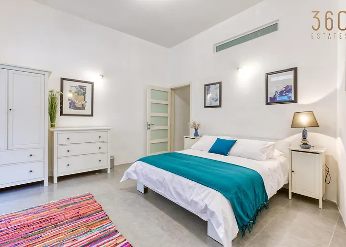 An Amazing 2br With A Special Private Rooftop By 360 Estates 슬리에마