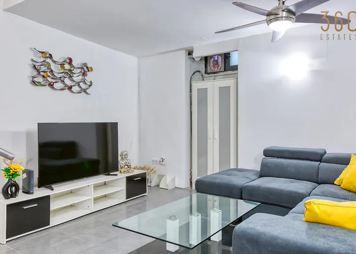 An Amazing 2br With A Special Private Rooftop By 360 Estates *