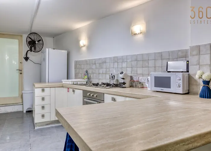 An Amazing 2br With A Special Private Rooftop By 360 Estates 슬리에마