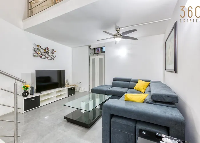 An Amazing 2br With A Special Private Rooftop By 360 Estates * 슬리에마