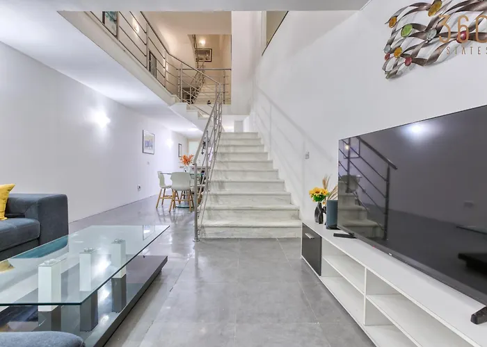 An Amazing 2br With A Special Private Rooftop By 360 Estates 펜션 슬리에마