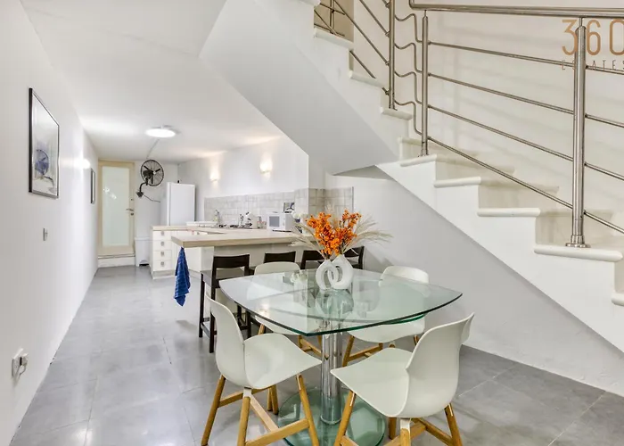 An Amazing 2br With A Special Private Rooftop By 360 Estates 펜션