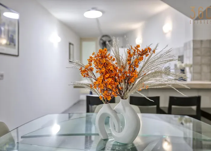 펜션 An Amazing 2br With A Special Private Rooftop By 360 Estates 슬리에마