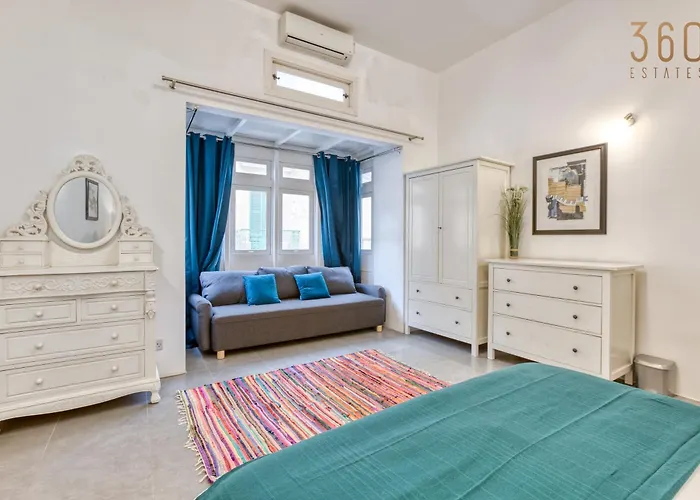 An Amazing 2br With A Special Private Rooftop By 360 Estates 펜션 슬리에마