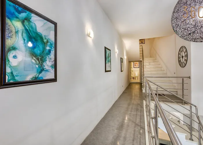 펜션 An Amazing 2br With A Special Private Rooftop By 360 Estates